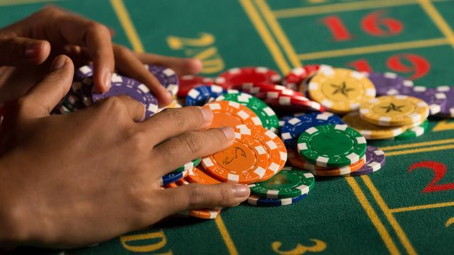 Hollywood Casino کھلاڑیوں کے لیے لائیو کیسینو سیکشن